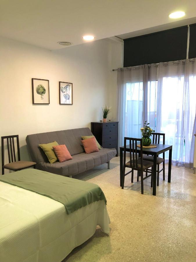 Apartamento Con Piscina En Ciudad Jardin Málaga Kültér fotó