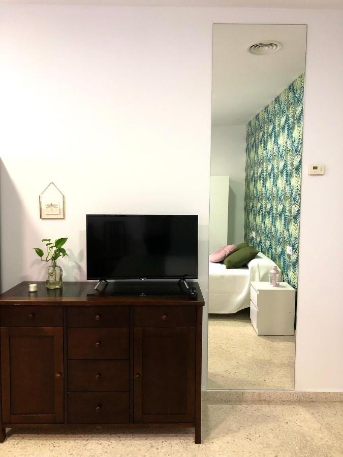 Apartamento Con Piscina En Ciudad Jardin Málaga Kültér fotó